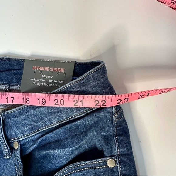 Torrid Boyfriend Vintage Stretch Straight Mid Rise Med Wash  Denim Jeans 24 New - Picture 8 of 14